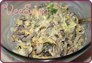 pechenochnyj-salat-s-morkovju-i-lukom-1