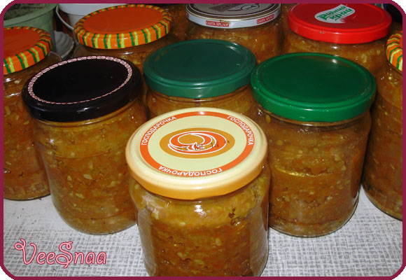 kabachkovaja-ikra-s-lukom-i-tomatnoj-pastoj-2