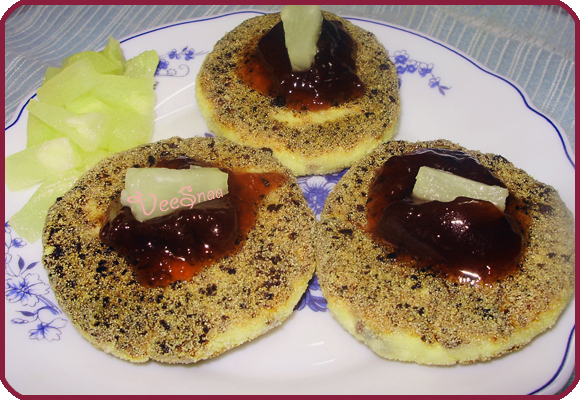 tvorozhnye-syrniki-s-izjumom-2