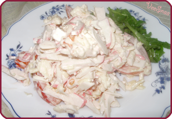 salat-krasnoe-more-s-krabovymi-palochkami-foto-2
