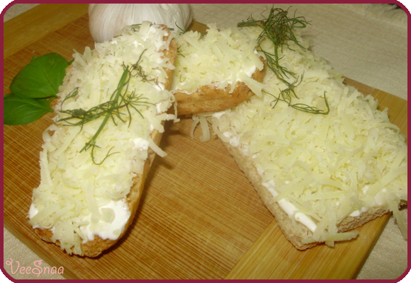 suhariki-s-chesnokom-i-syrom-7