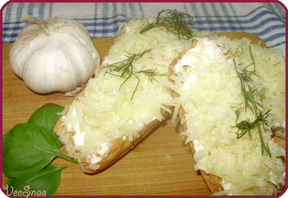 suhariki-s-chesnokom-i-syrom-6