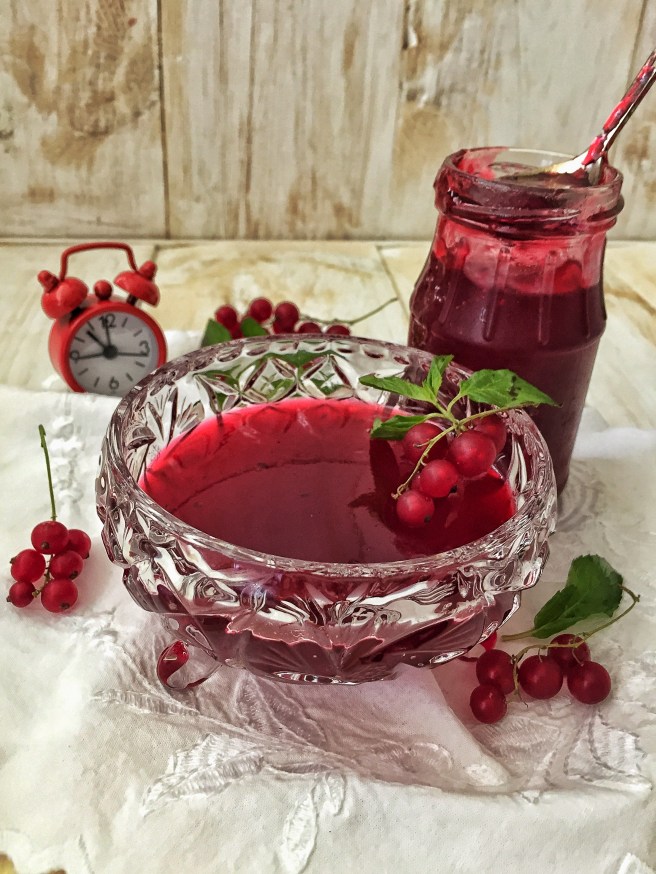 varene-zhele-iz-krasnoj-smorodiny