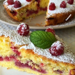 prostoj-pirog-s-malinoj-1