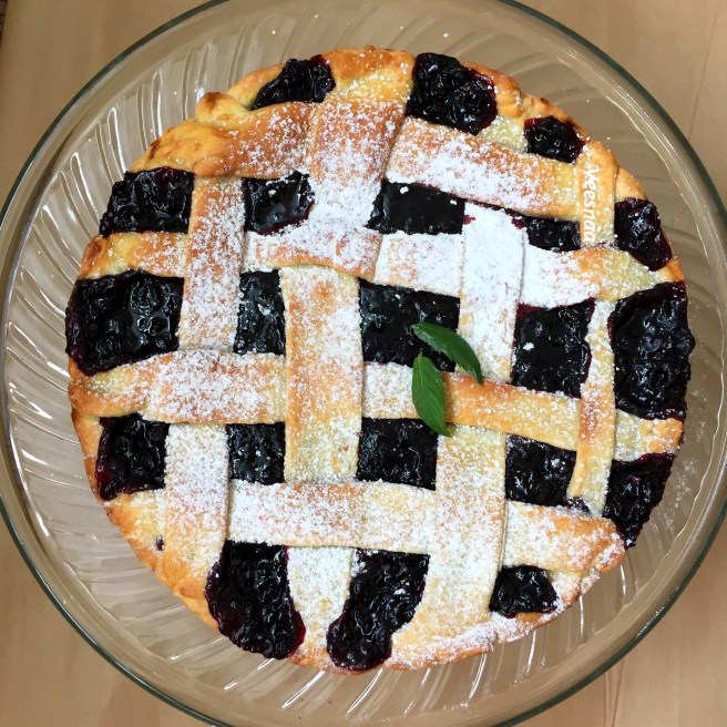 pirog-s-chernoj-smorodinoj-v-duhovke-4