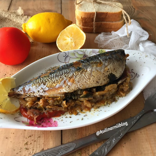 skumbrija-zapechennaja-v-folge-s-ovoshhami-2
