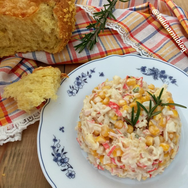 salat-s-kalmarami-i-ananasom-3