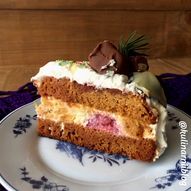 medovyj-tort-s-klubnikoj-6