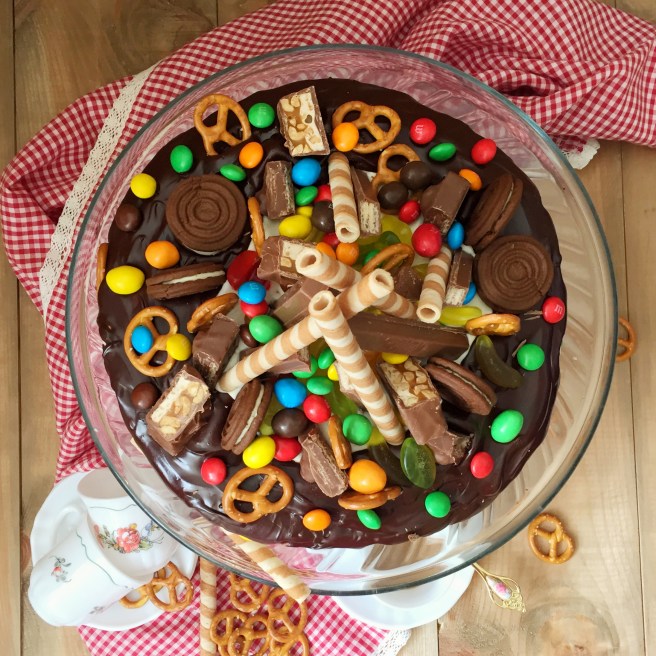 Tort-sniker-s-solenoj-karamelju-2