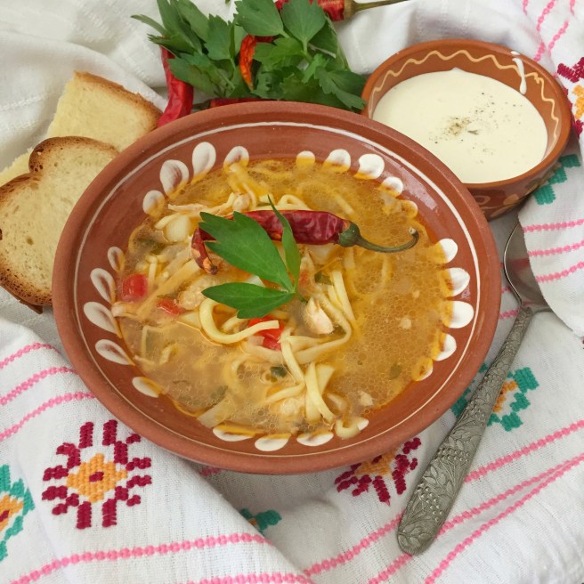 kurinyj-sup-s-lapshoj-recept-poshagovo