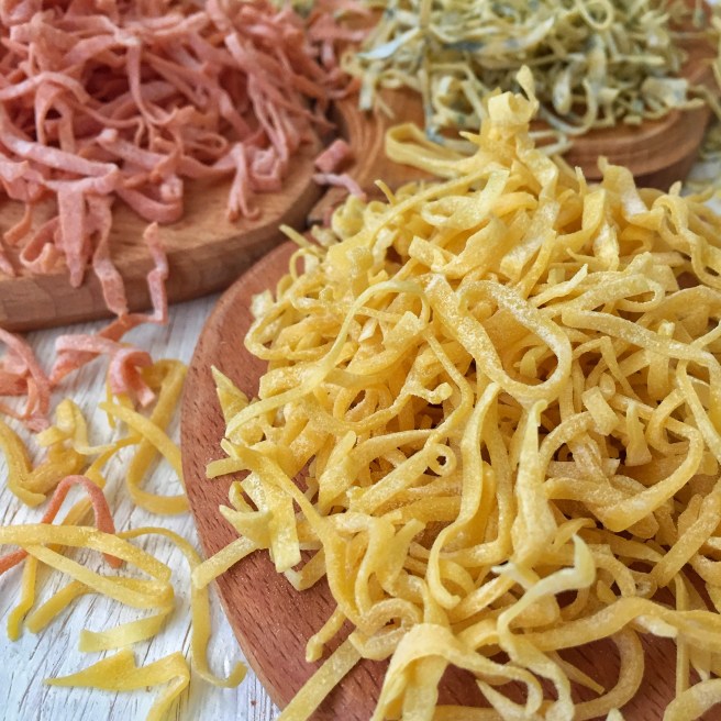 prigotovlenie-domashnej-lapshi-2