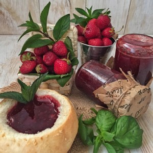 klubnichnoe-varene-s-bazilikom-2