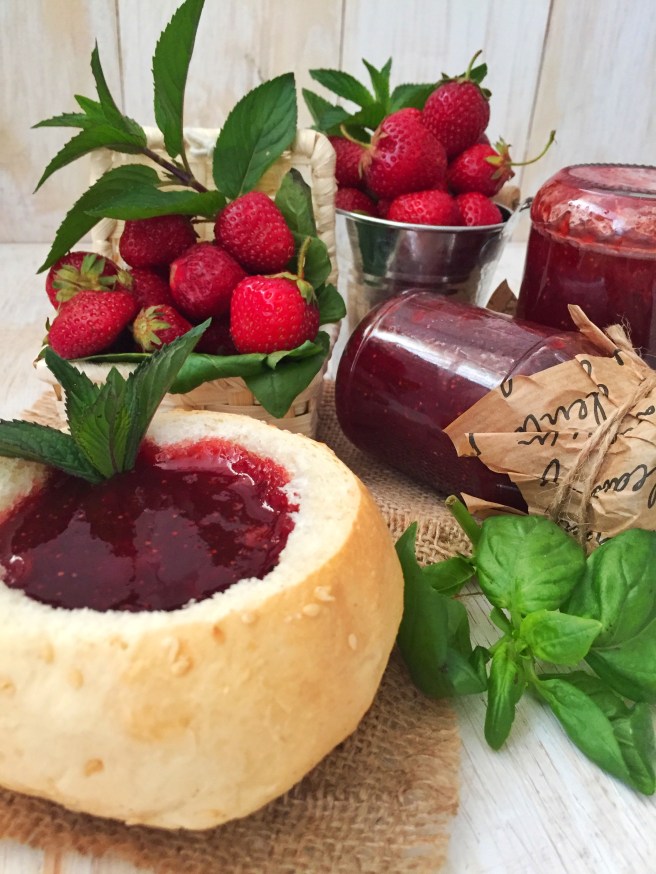 klubnichnoe-varene-s-bazilikom-3