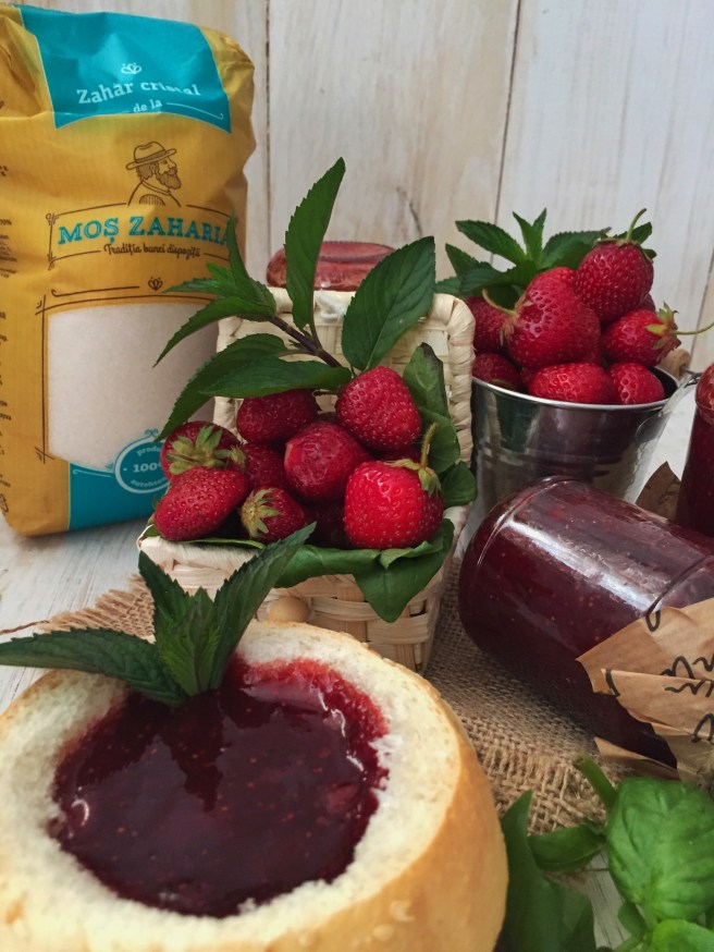 klubnichnoe-varene-s-bazilikom-4