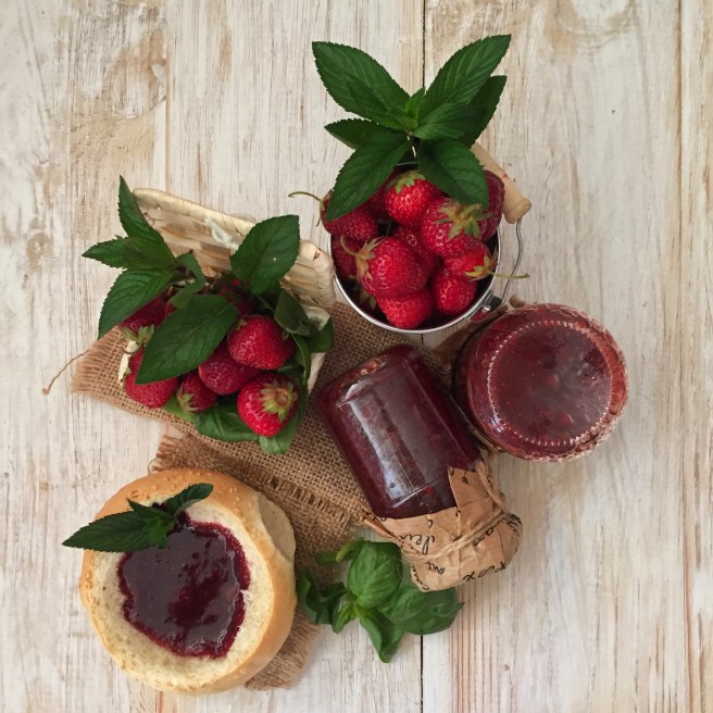 klubnichnoe-varene-s-bazilikom-5