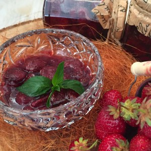 Klubnichnoe-varene-s-celymi-jagodami-4