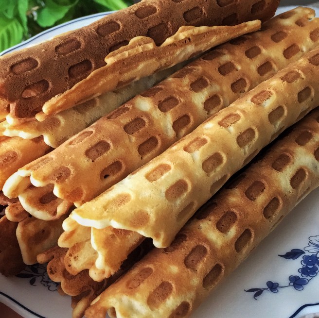 Vafelnye-trubochki-so-sgushhenkoj-recept