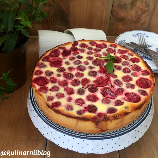 pirog-s-klubnikoj-i-smetanoj-4